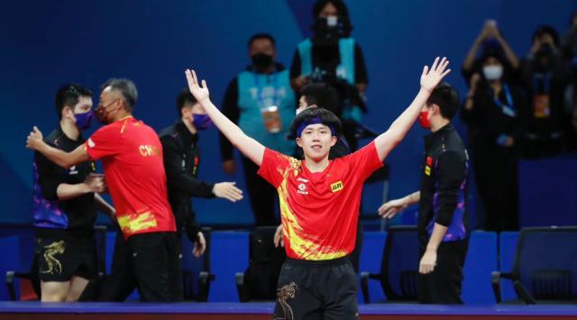 王楚钦决胜盘完成救赎 中国男乒险胜日本晋级决赛